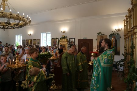 Богослужение в  День Святой Троицы в храме Преображения Господня (19 июня 2016)