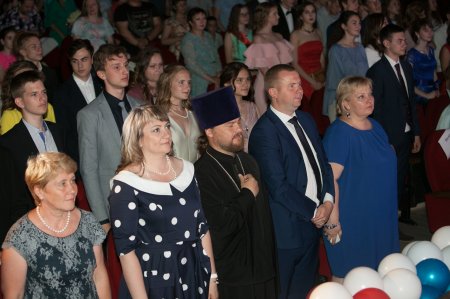 24 июня 2016 г. в ГБОУ Школа №2070 прошел выпускной вечер в 11-х классах, в котором принял участие иерей Иоанн Цьока.