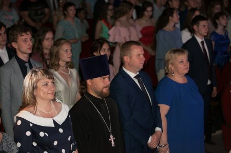 24 июня 2016 г. в ГБОУ Школа №2070 прошел выпускной вечер в 11-х классах, в котором принял участие иерей Иоанн Цьока.