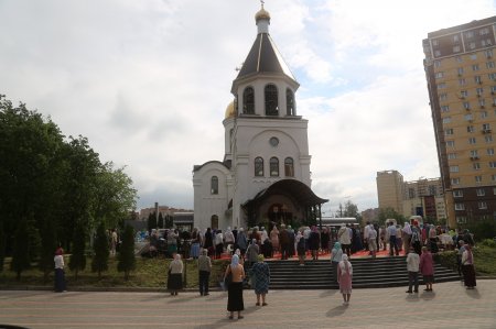 Праздник Святой Троицы в храме Преображения Господня после открытия храмов для прихожан (7 июня 2020 года)