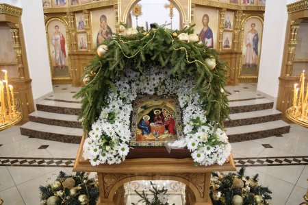 Рождественское богослужение в храме Преображения Господня в Коммунарке (7 января 2022 года)
